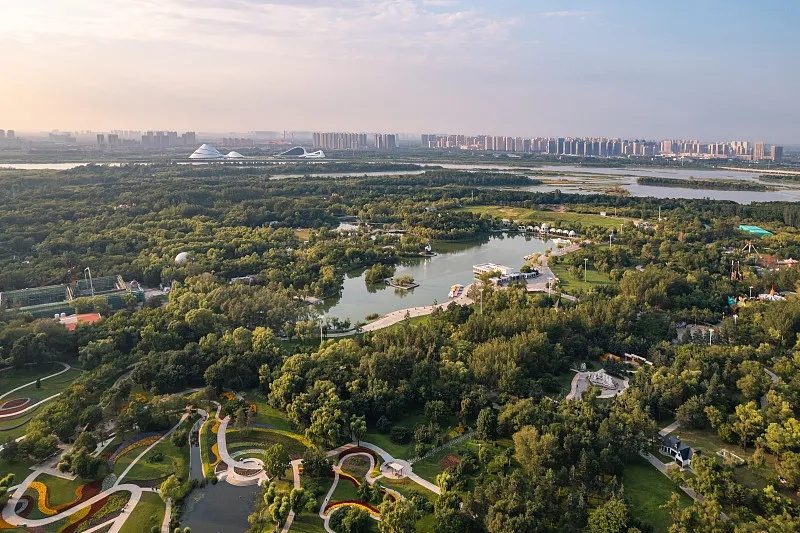  盘锦红海滩风景廊道